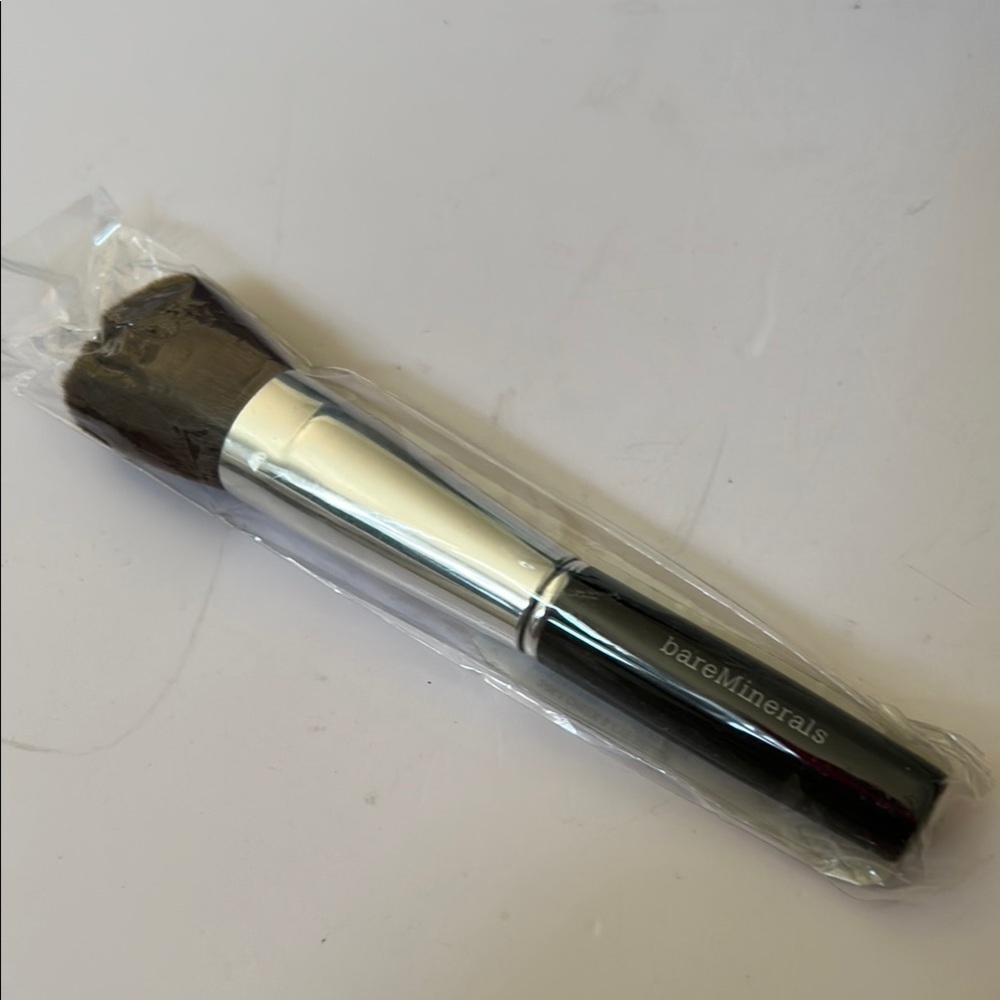 bareMinerals 2-in-1 Cheek & Eye Brush - sealed.